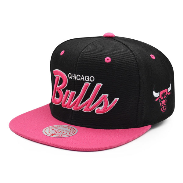 Chicago Bulls NBA Mitchell & Ness SWEET HEART SCRIPT Snapback Hat - Black/Hot Pink Bottom