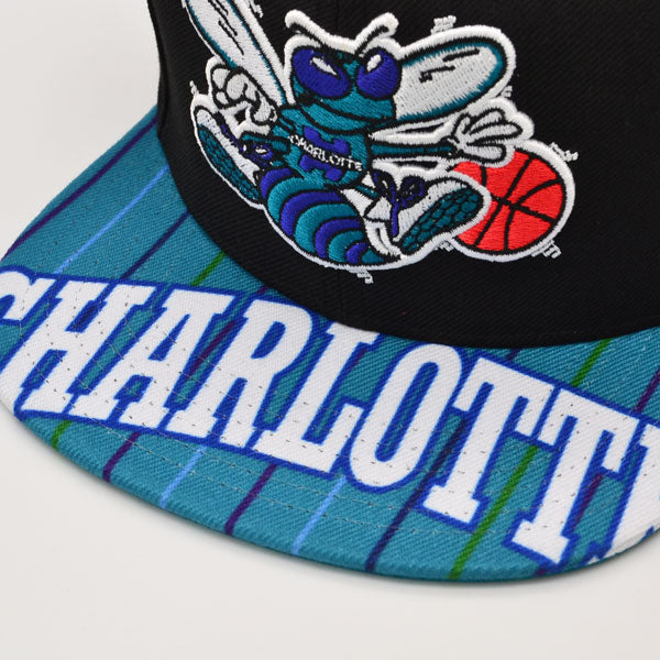 Charlotte Hornets Mitchell & Ness SWINGMAN POP Snapback Hat - Black