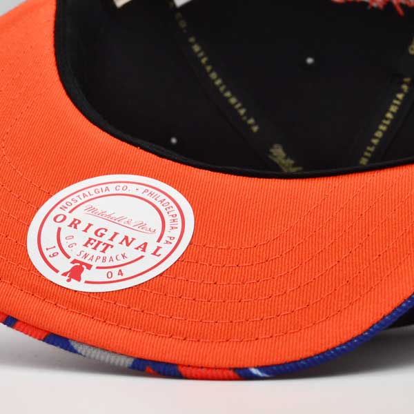 New York Knicks Mitchell & Ness SWINGMAN POP Snapback Hat - Black