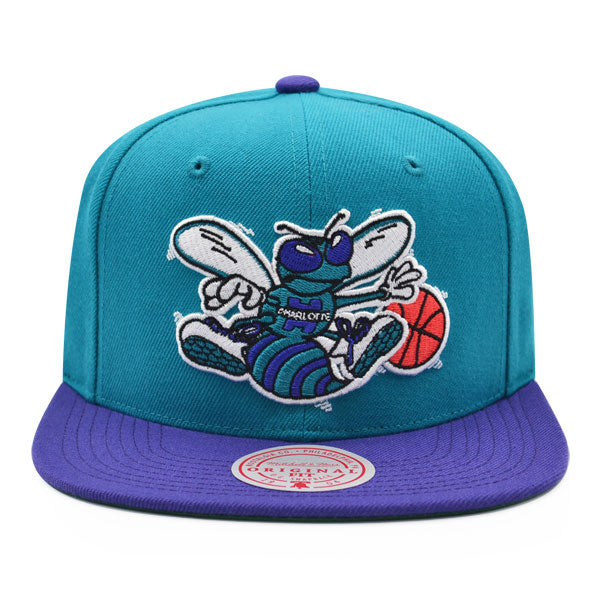 Charlotte Hornets NBA Mitchell & Ness CLASSIC 2TONE Snapback Hat - Teal/Purple