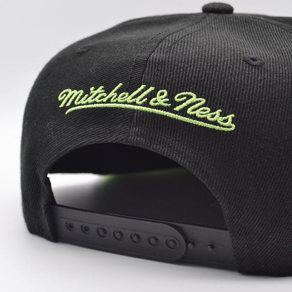 Milwaukee Bucks Mitchell & Ness HIGH LIGHT Snapback NBA Hat - Black/Lime