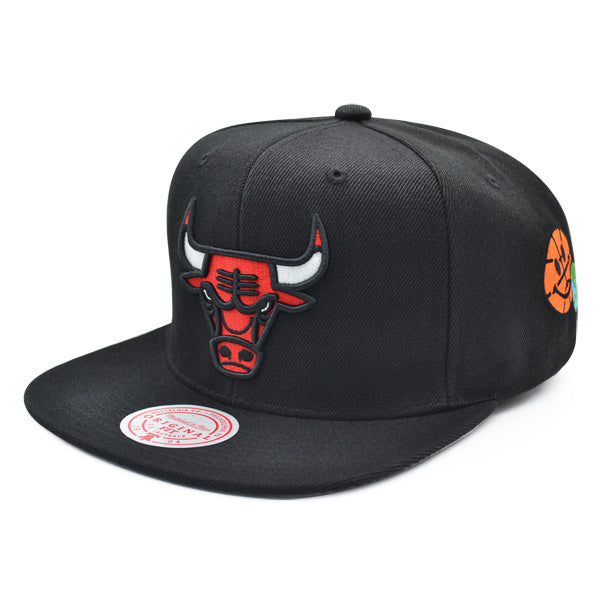 Chicago Bulls Mitchell & Ness NBA CITY LOVE Snapback Hat - Black