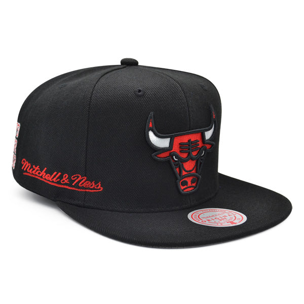 Chicago Bulls Mitchell & Ness NBA CITY LOVE Snapback Hat - Black